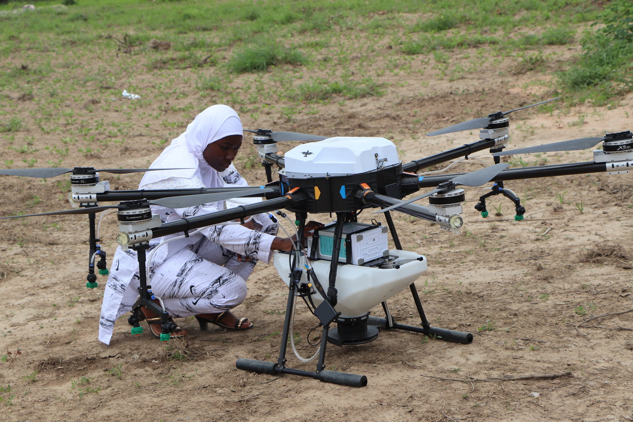 Ministère en charge de l'agriculture - Technologie agricole: KONO DIGITAL  livre sa première cuvée de pilotes de drones